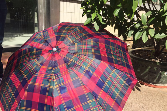雨傘納米防水測(cè)試(近景拍攝)
