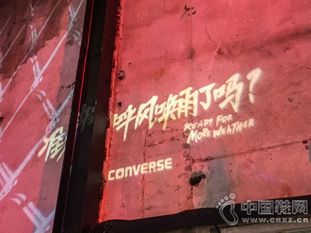 憂慮帆布鞋遇水？匡威新面料能防潑水啦