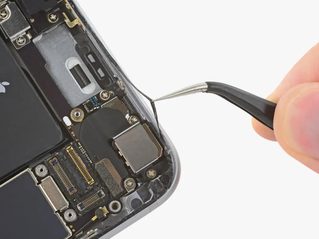 iPhone涉嫌虛假廣告:不能帶去游泳的手機,到底算不算“防水”?2.jpg iPhone涉嫌虛假廣告:不能帶去游泳的手機,到底算不算“防水”?2.jpg